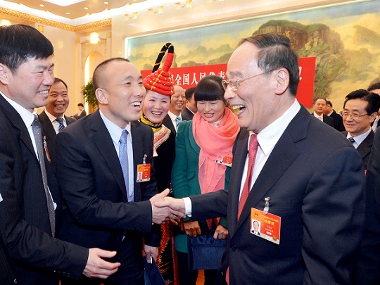 6全國(guó)兩會(huì)期間中央政治局委員、中央紀(jì)律檢查委員會(huì)書記王岐山與公司董事長(zhǎng)夏鵬親切握手-d9de334b-afa2-4c99-86dc-4debd75f4526.jpg